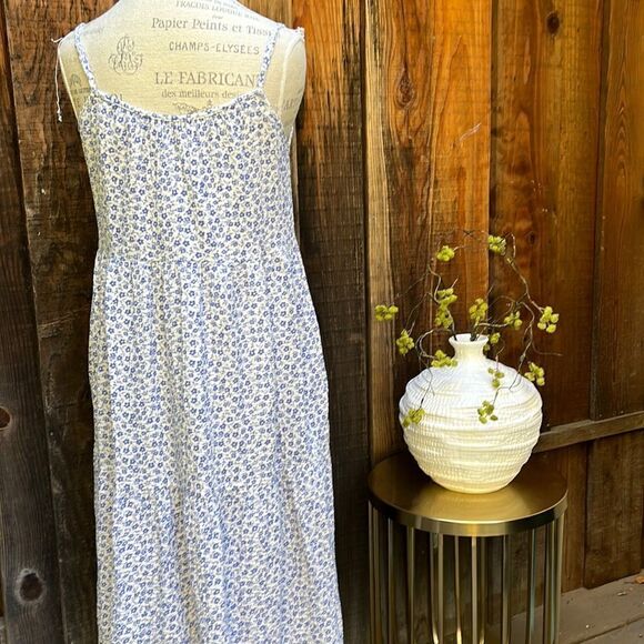 AZOE, BLUE AND WHITE FLORAL MIDID DRESS. Size M - Picture 7 of 7